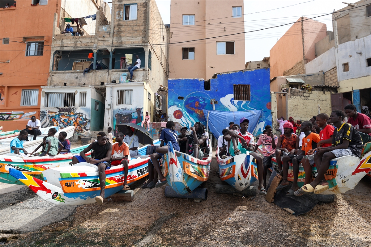 Dakar'da renkli balıkçı tekneleri yarıştı