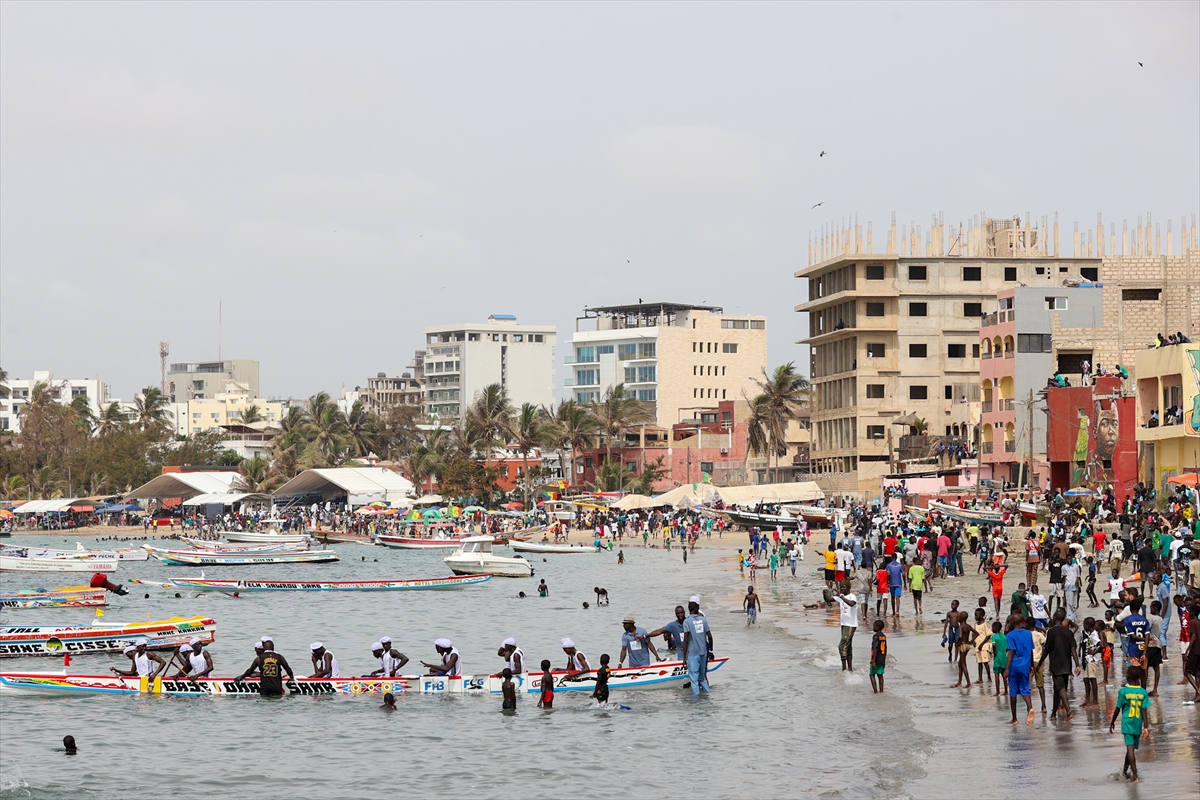 Dakar'da renkli balıkçı tekneleri yarıştı