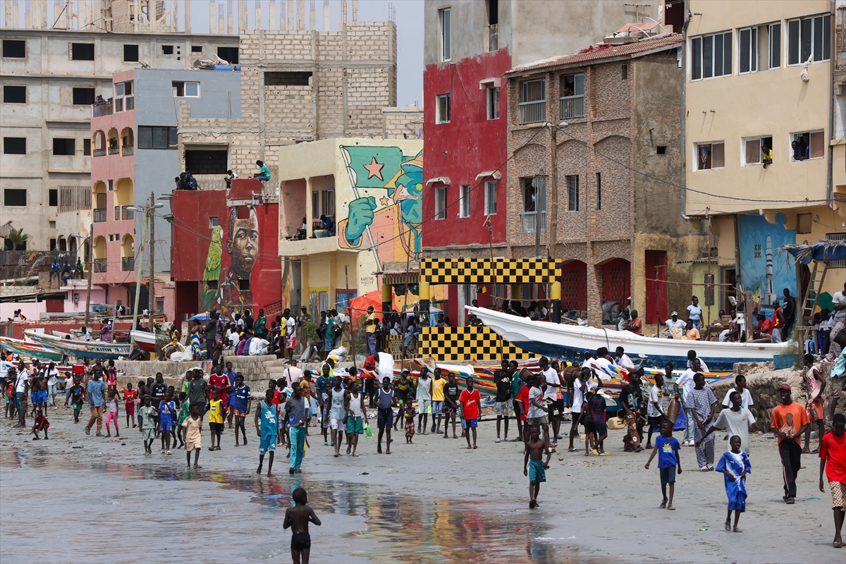 Dakar'da renkli balıkçı tekneleri yarıştı