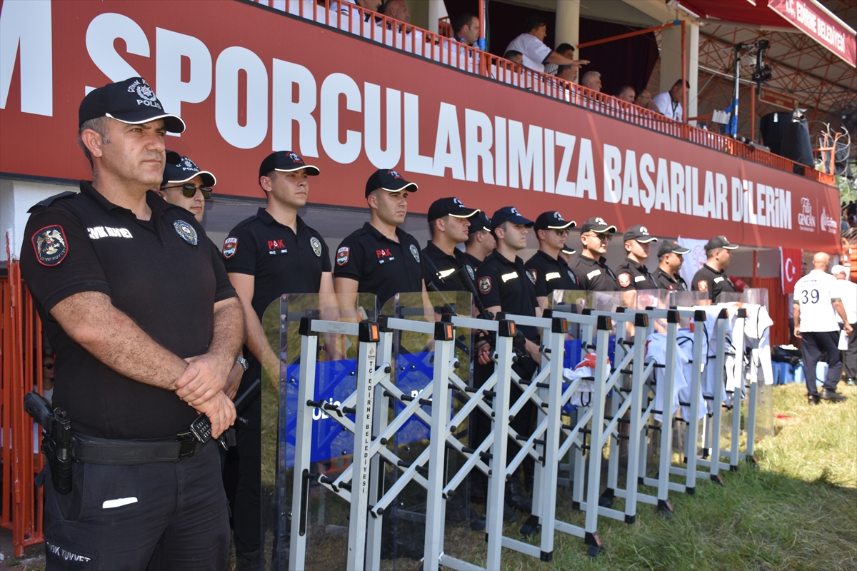 Kırkpınar'da güvenliği sağlamak için 2 bin 518 polis görev yapıyor