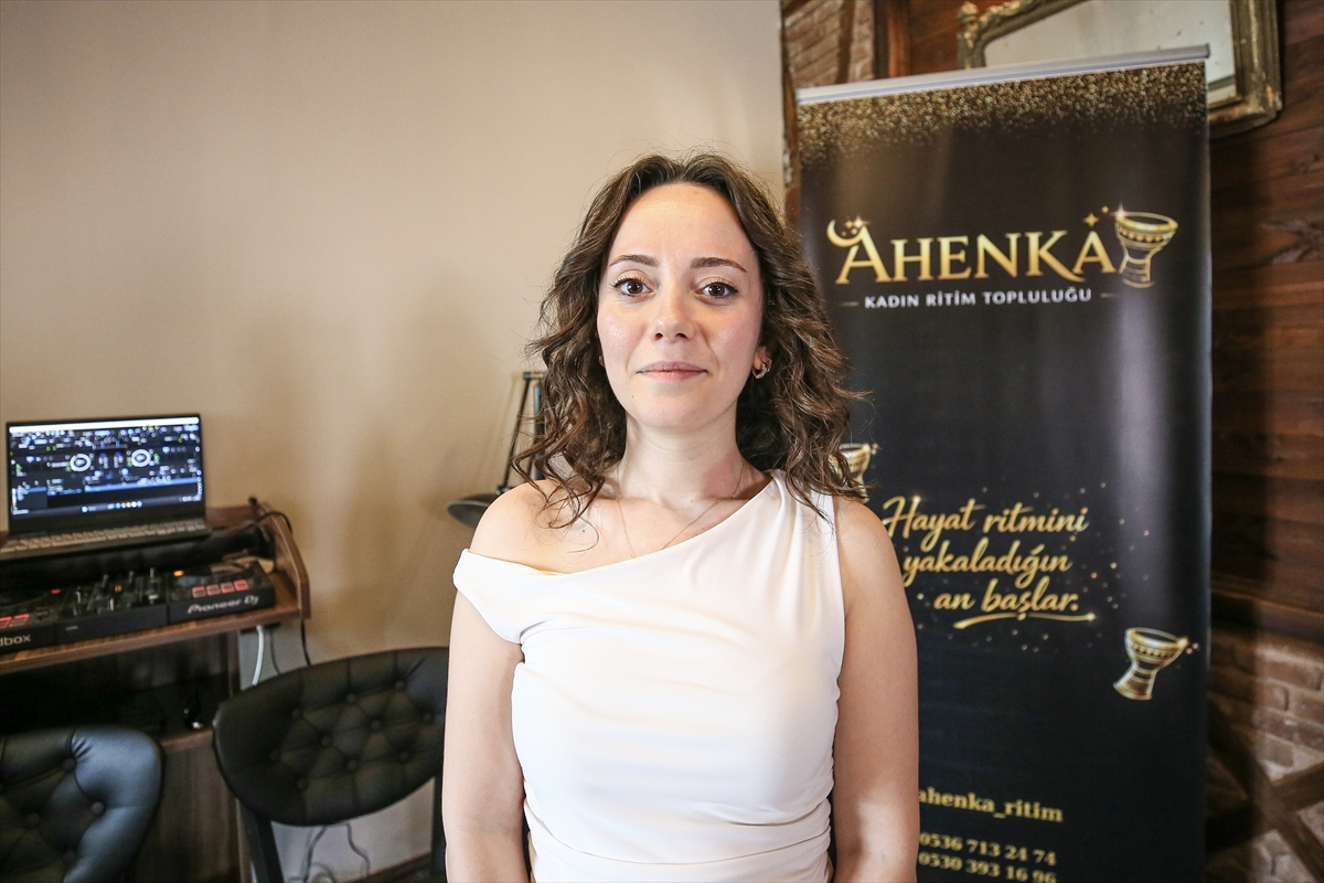 Bursa'da kadınların oluşturduğu ritim grubu gösterilerde sahne alıyor