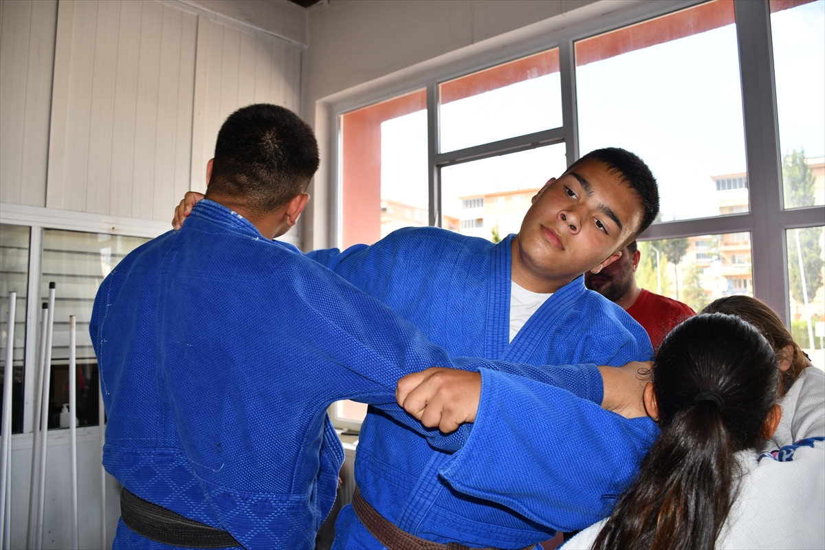 Yetenek taramasıyla keşfedildiği judoda milli formayla Avrupa Kupası'na hazırlanıyor