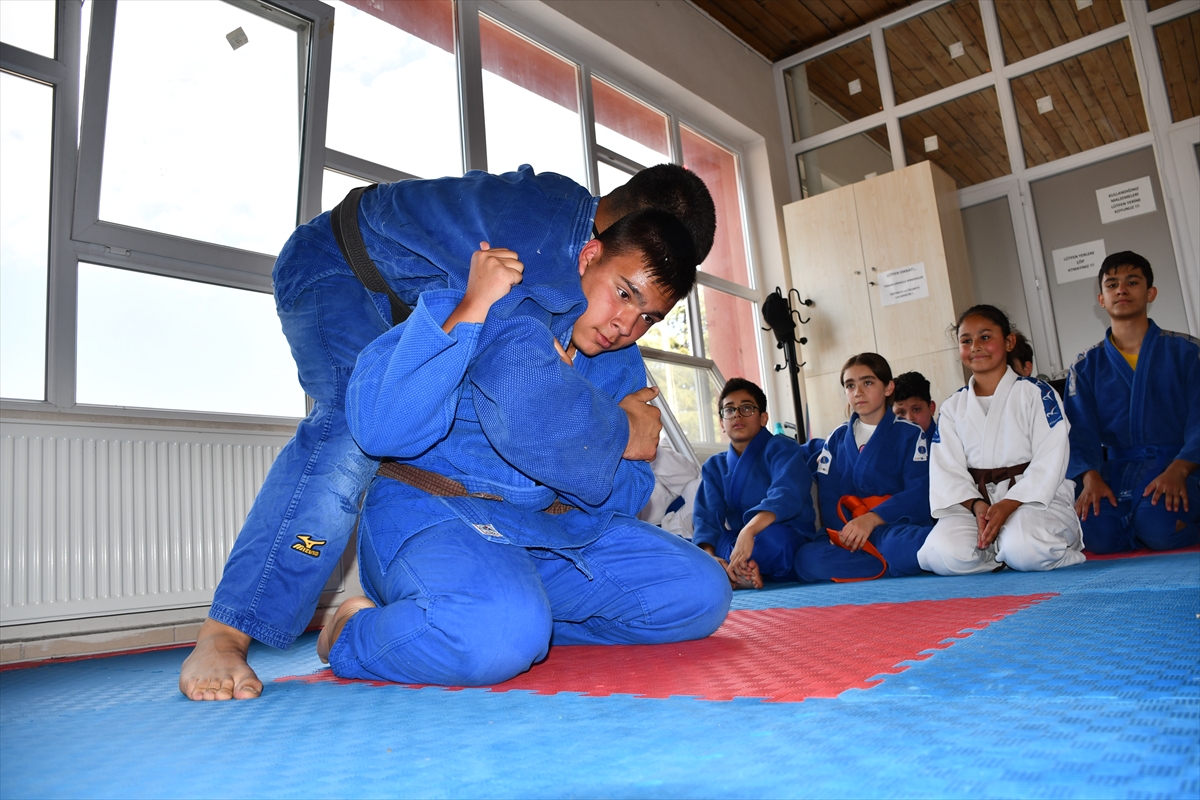 Yetenek taramasıyla keşfedildiği judoda milli formayla Avrupa Kupası'na hazırlanıyor