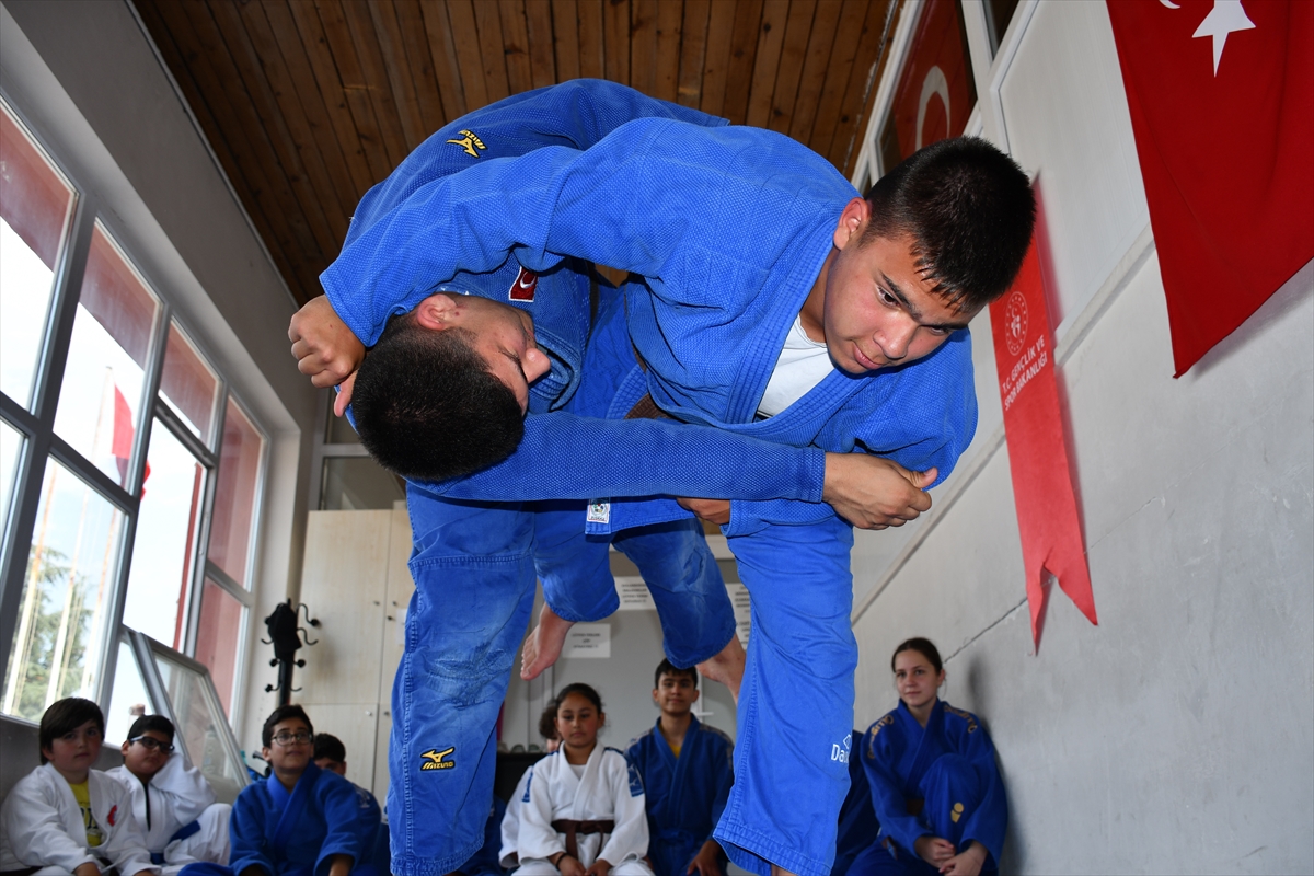 Yetenek taramasıyla keşfedildiği judoda milli formayla Avrupa Kupası'na hazırlanıyor