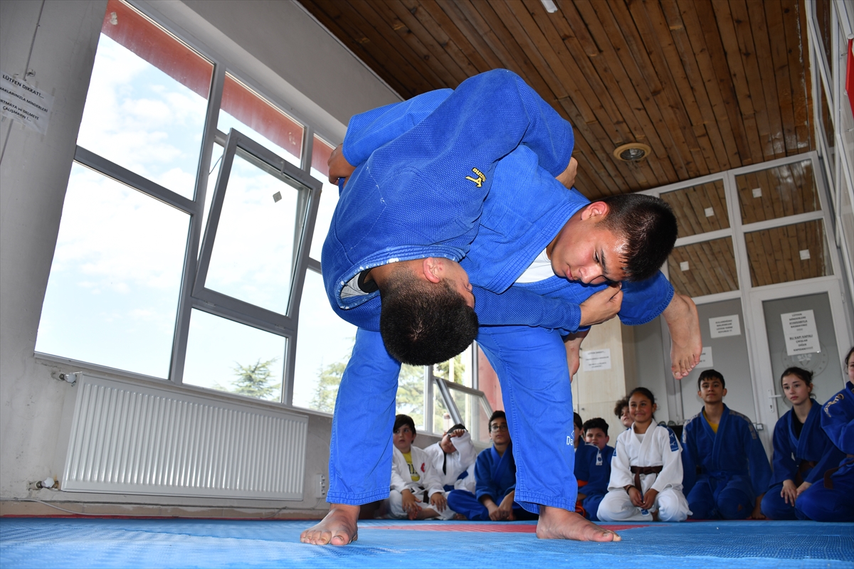 Yetenek taramasıyla keşfedildiği judoda milli formayla Avrupa Kupası'na hazırlanıyor