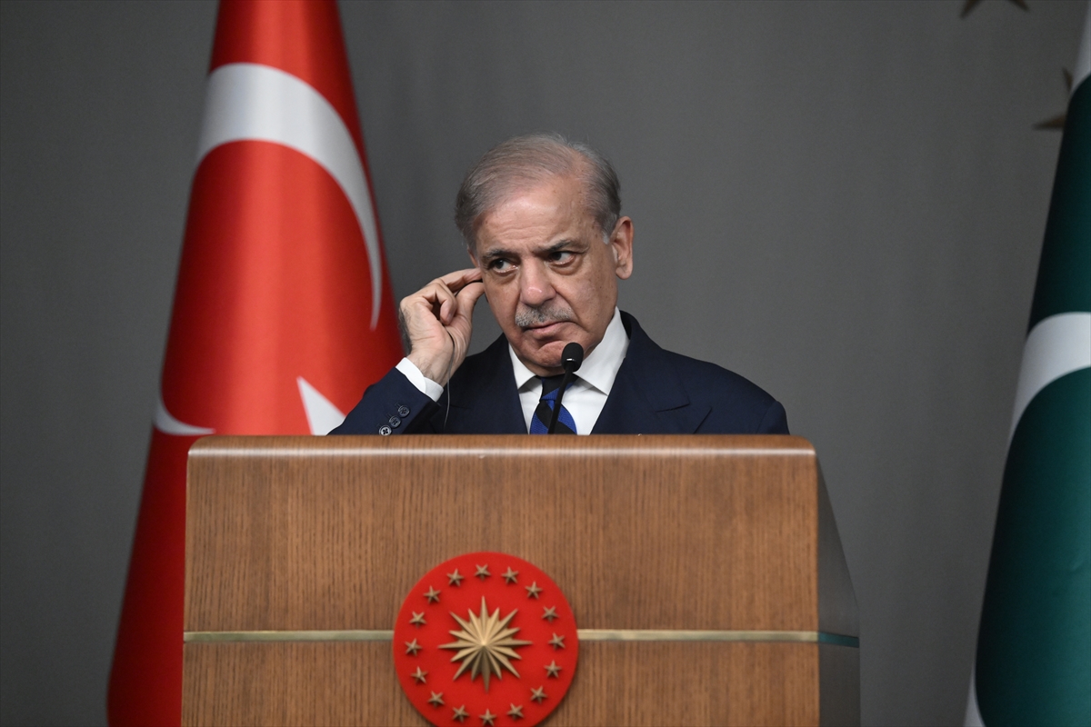 Cumhurbaşkanı Erdoğan: "Savaş bağımlısı mevcut İsrail hükümetinin coğrafyamızı tekrar barut ve kan kokusuna boğmasına fırsat vermemek gerekiyor."
