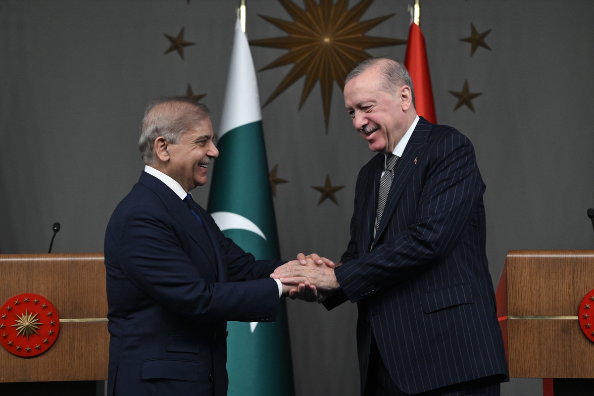 Erdoğan: Pakistan ile ikili ilişkileri görüştük