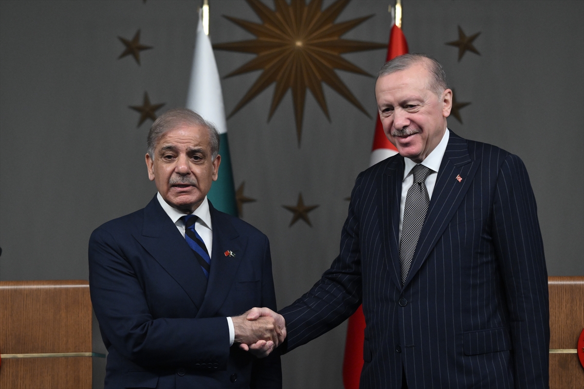 Erdoğan: Pakistan ile ikili ilişkileri görüştük