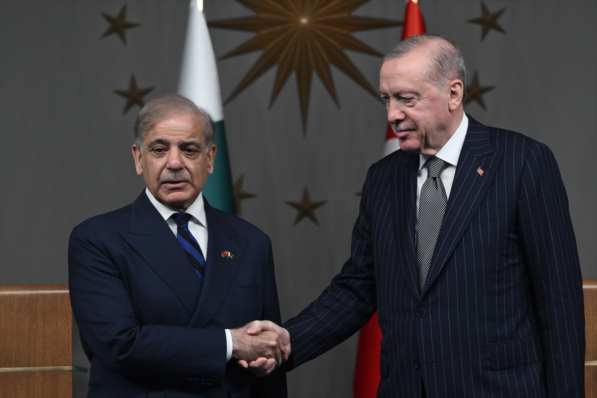 Erdoğan: Pakistan ile ikili ilişkileri görüştük