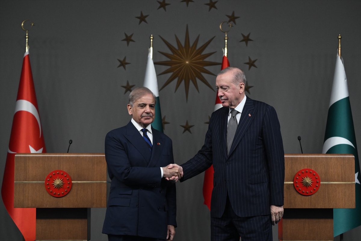 Erdoğan: Pakistan ile ikili ilişkileri görüştük