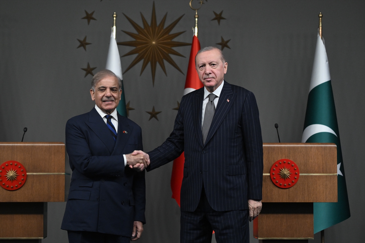 Erdoğan: Pakistan ile ikili ilişkileri görüştük