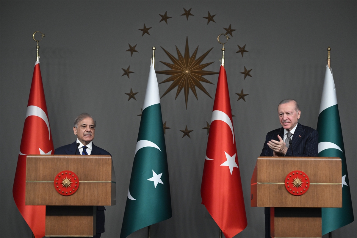 Erdoğan: Pakistan ile ikili ilişkileri görüştük