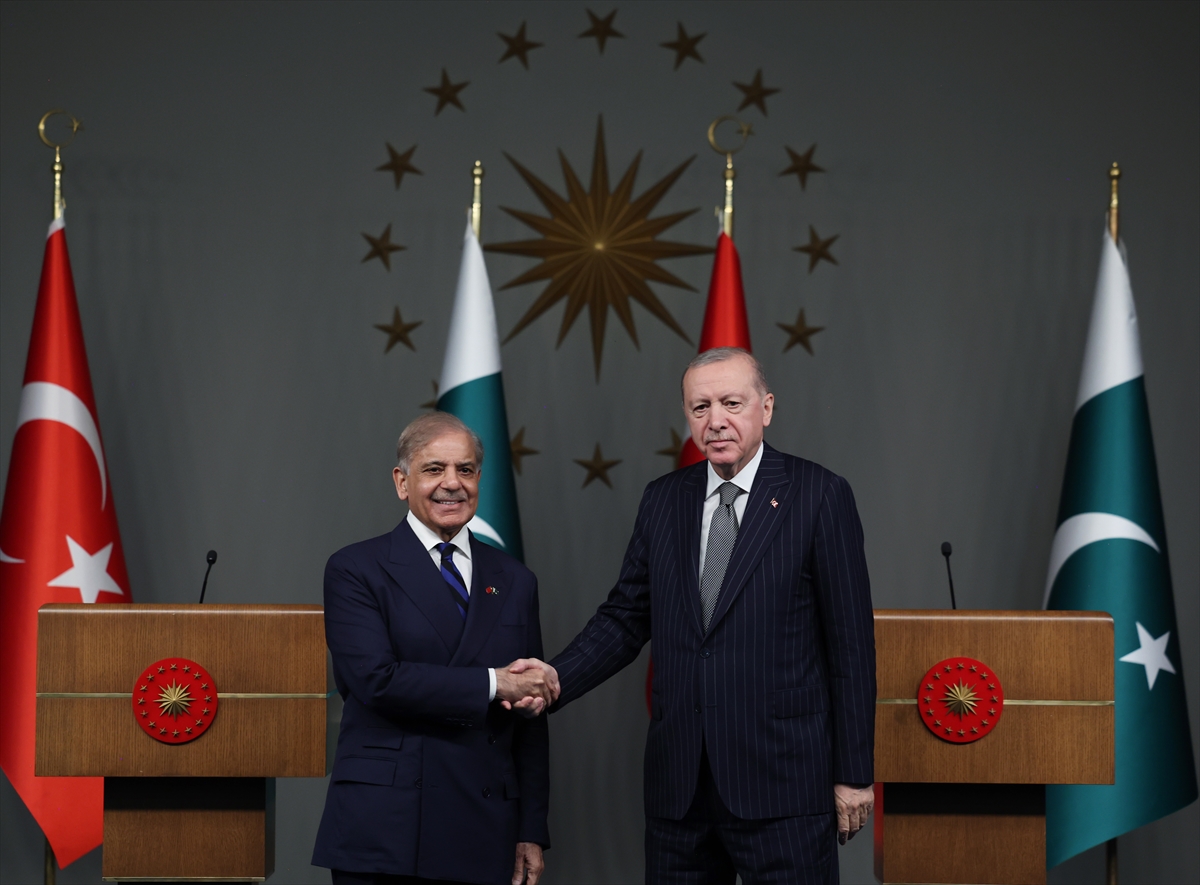 Erdoğan: Pakistan ile ikili ilişkileri görüştük