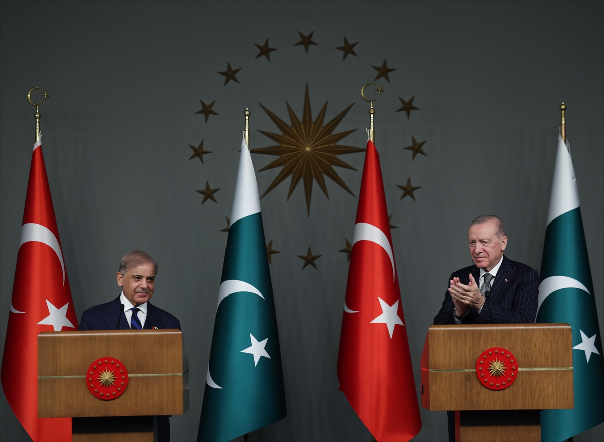 Erdoğan: Pakistan ile ikili ilişkileri görüştük