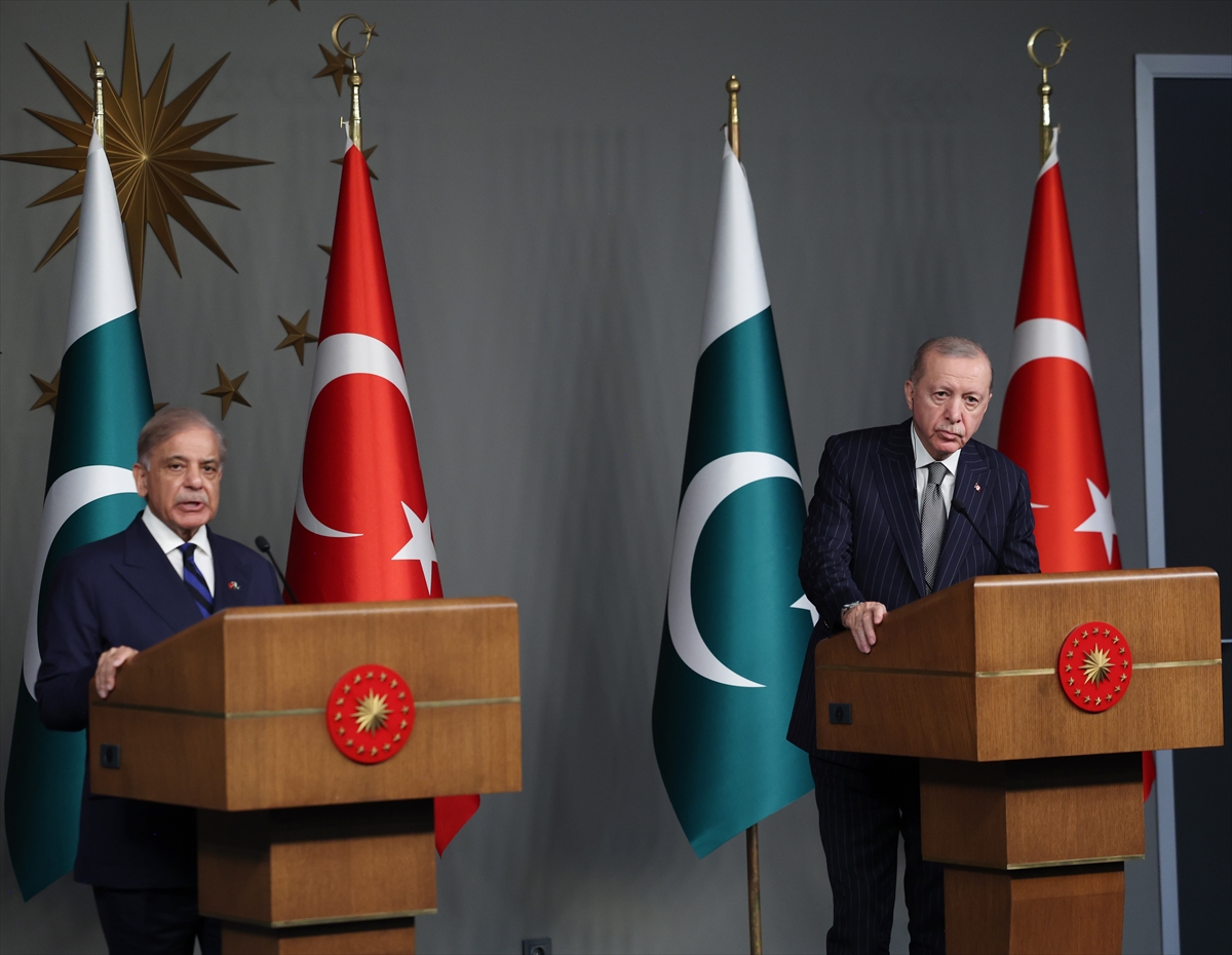 Erdoğan: Pakistan ile ikili ilişkileri görüştük