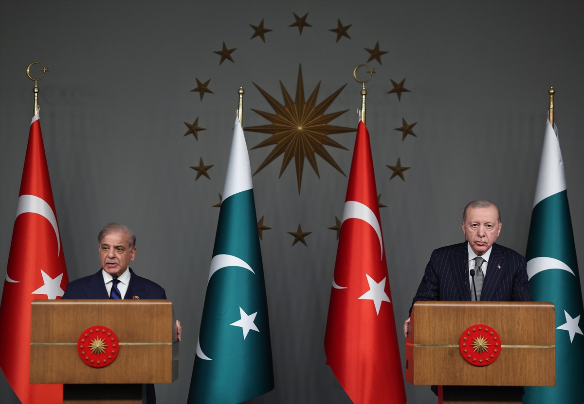 Erdoğan: Pakistan ile ikili ilişkileri görüştük
