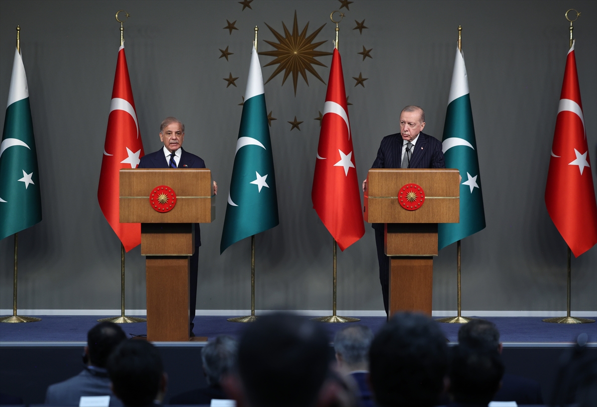 Erdoğan: Pakistan ile ikili ilişkileri görüştük