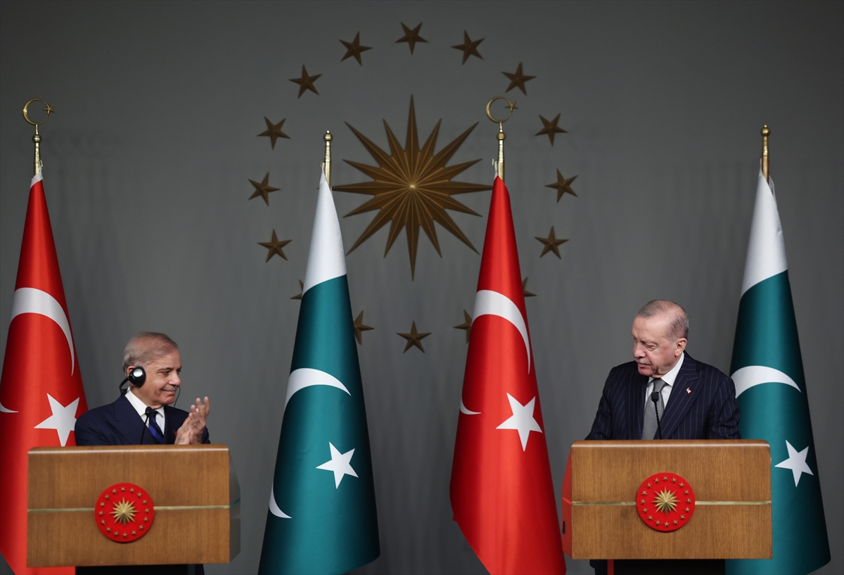 Erdoğan: Pakistan ile ikili ilişkileri görüştük