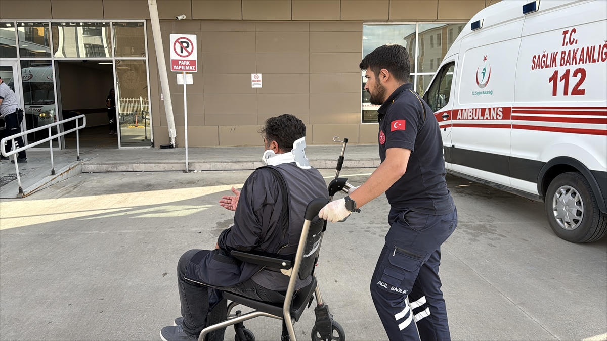 GÜNCELLEME - Erzincan'da devrilen minibüsteki 19 kişi yaralandı
