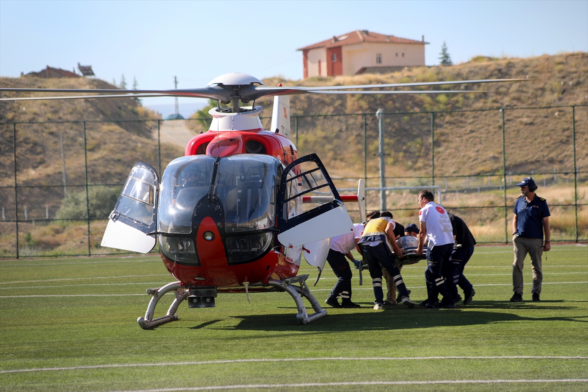 Hasta ambulans helikopterle Malatya'ya sevk edildi