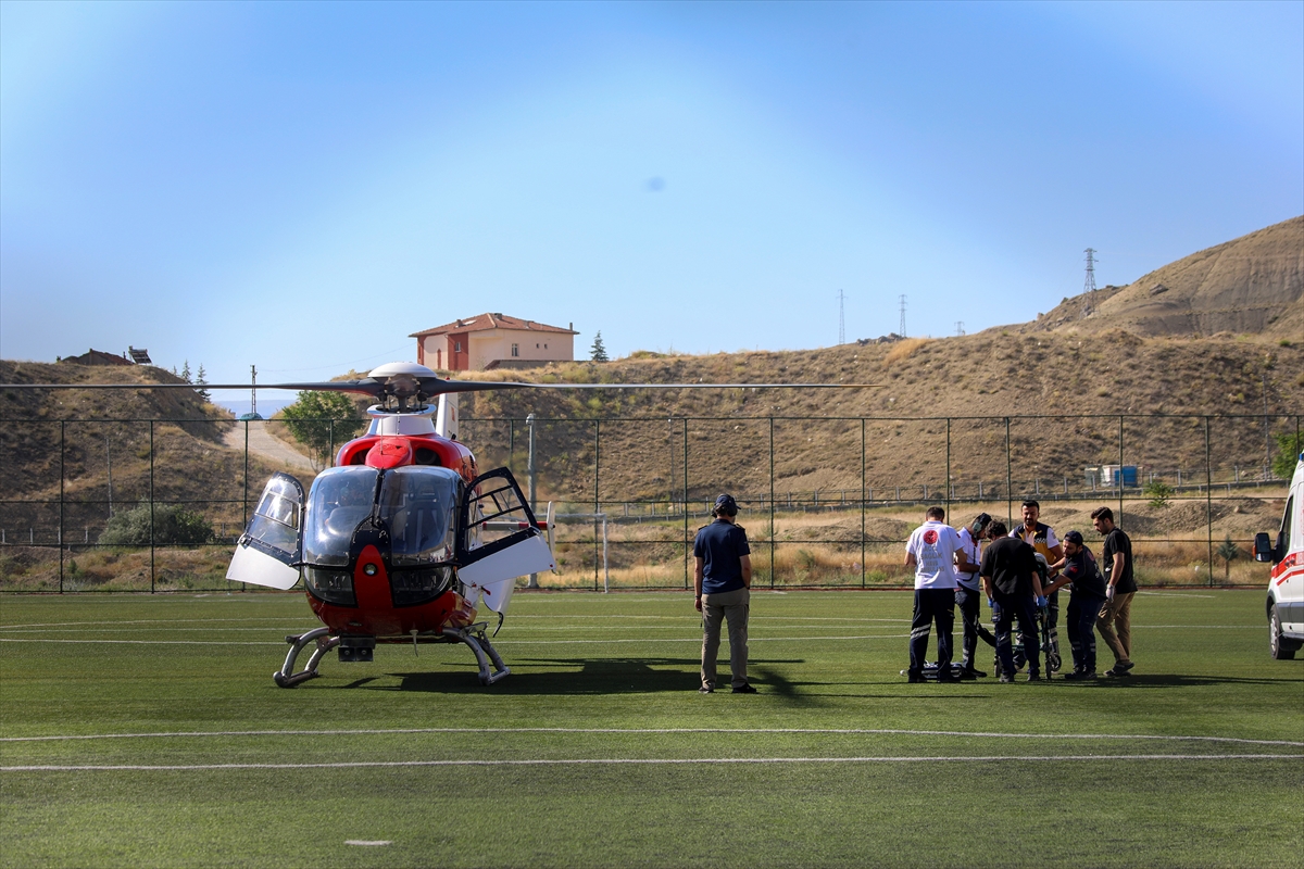Hasta ambulans helikopterle Malatya'ya sevk edildi
