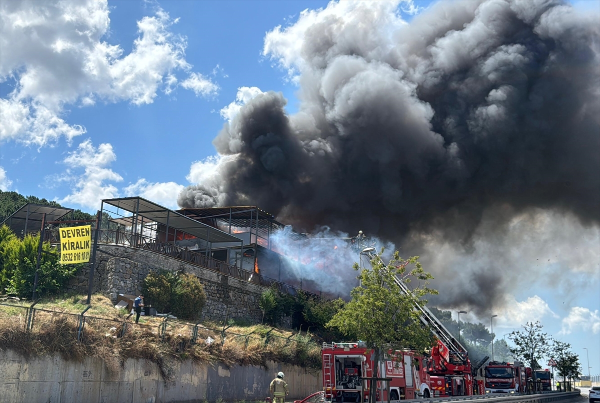 GÜNCELLEME - Maltepe'de restoranda çıkan yangın söndürüldü