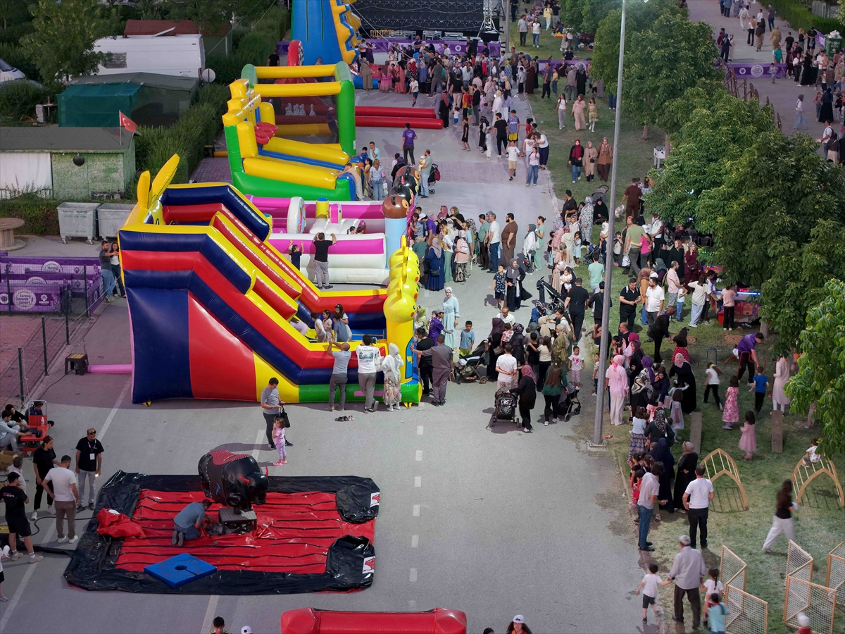 Türkiye'nin en büyük lavanta bahçesinde festival heyecanı başladı