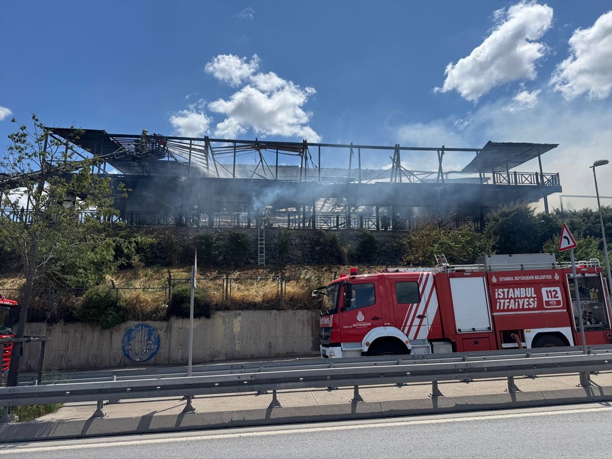 GÜNCELLEME - Maltepe'de restoranda çıkan yangın söndürüldü