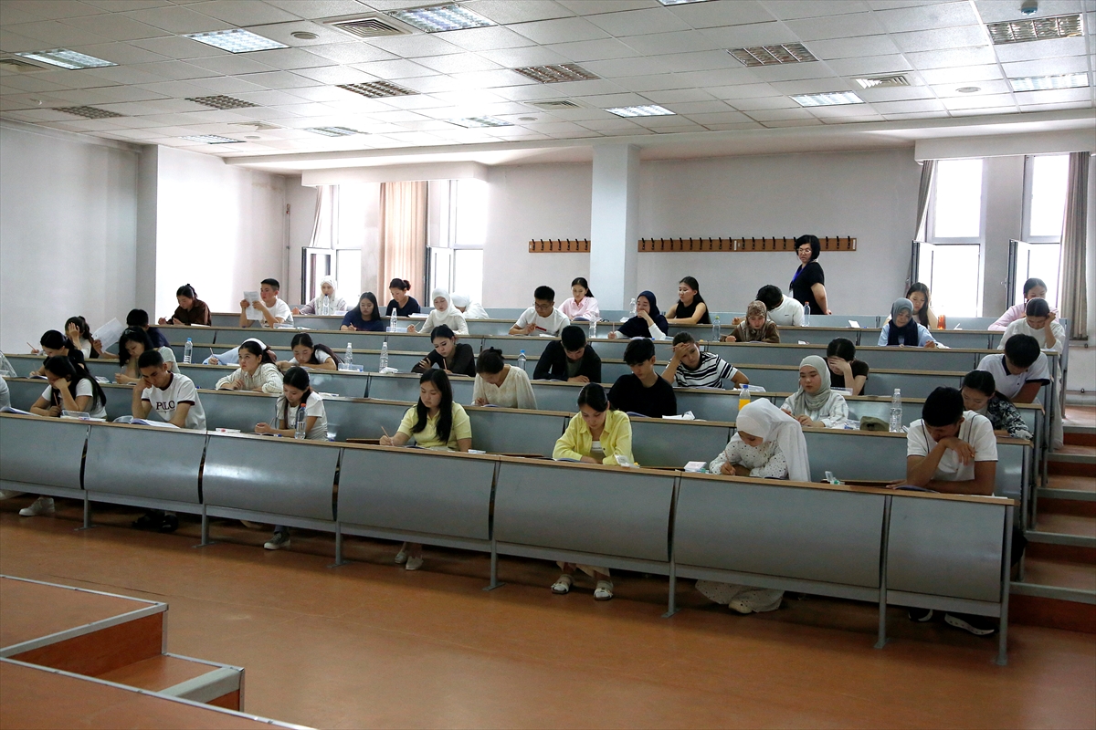 Kırgızistan-Türkiye Manas Üniversitesi giriş sınavı yapıldı