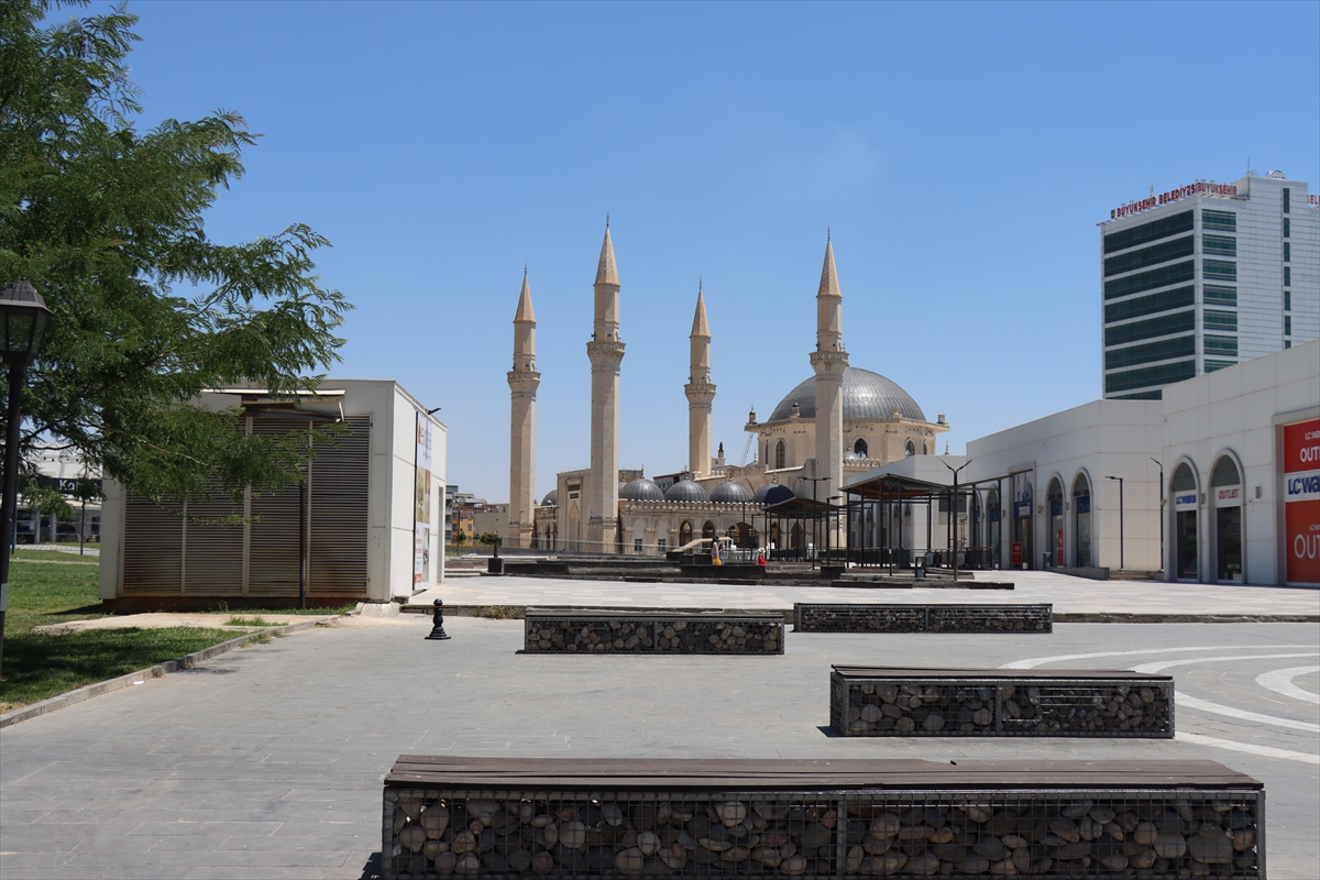 Şanlıurfa ve Gaziantep'te sıcak hava etkisini sürdürüyor