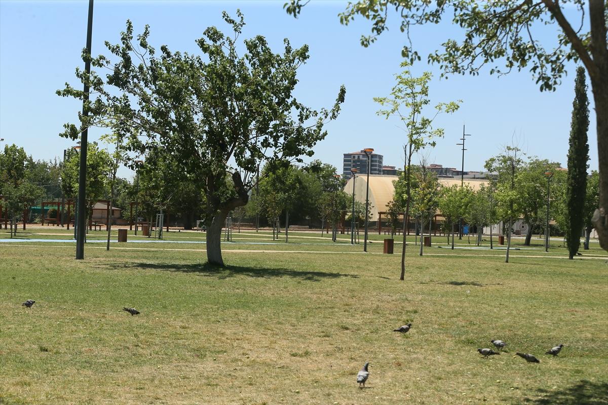 Şanlıurfa ve Gaziantep'te sıcak hava etkisini sürdürüyor