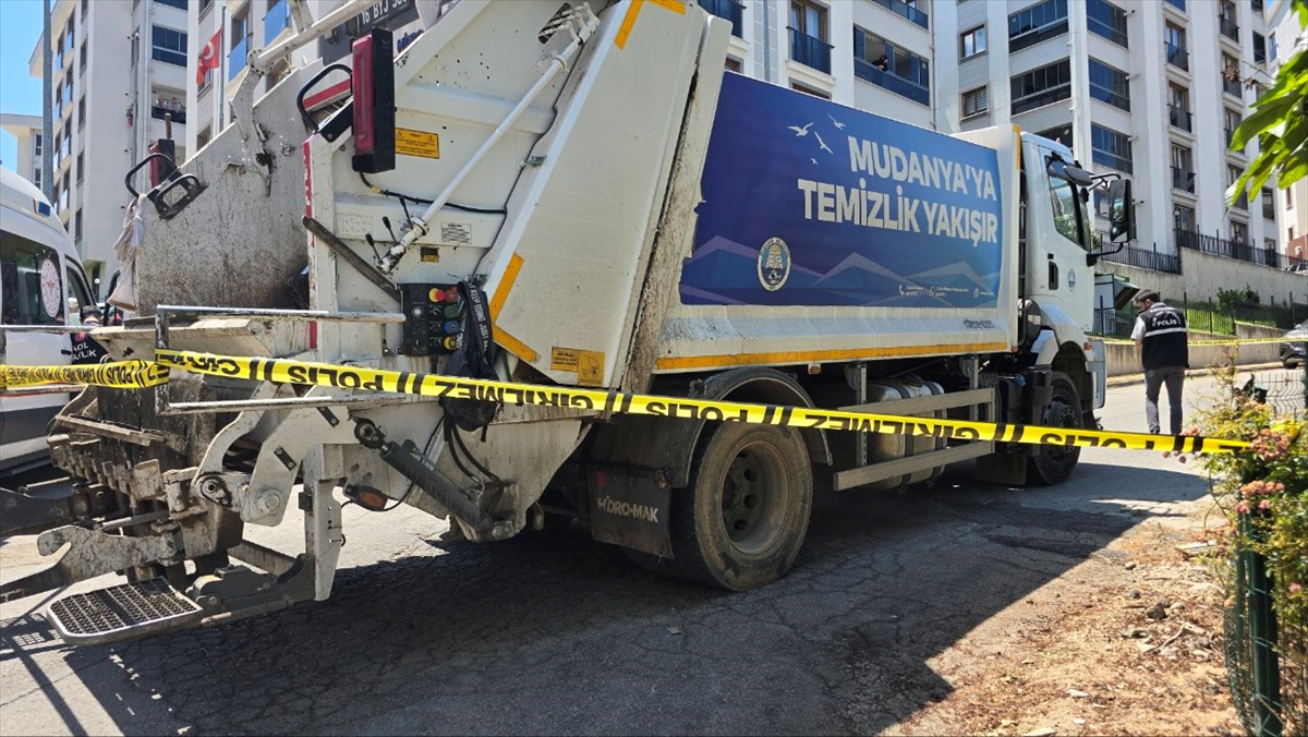 Bursa'da çöp kamyonunun çarptığı kişi öldü