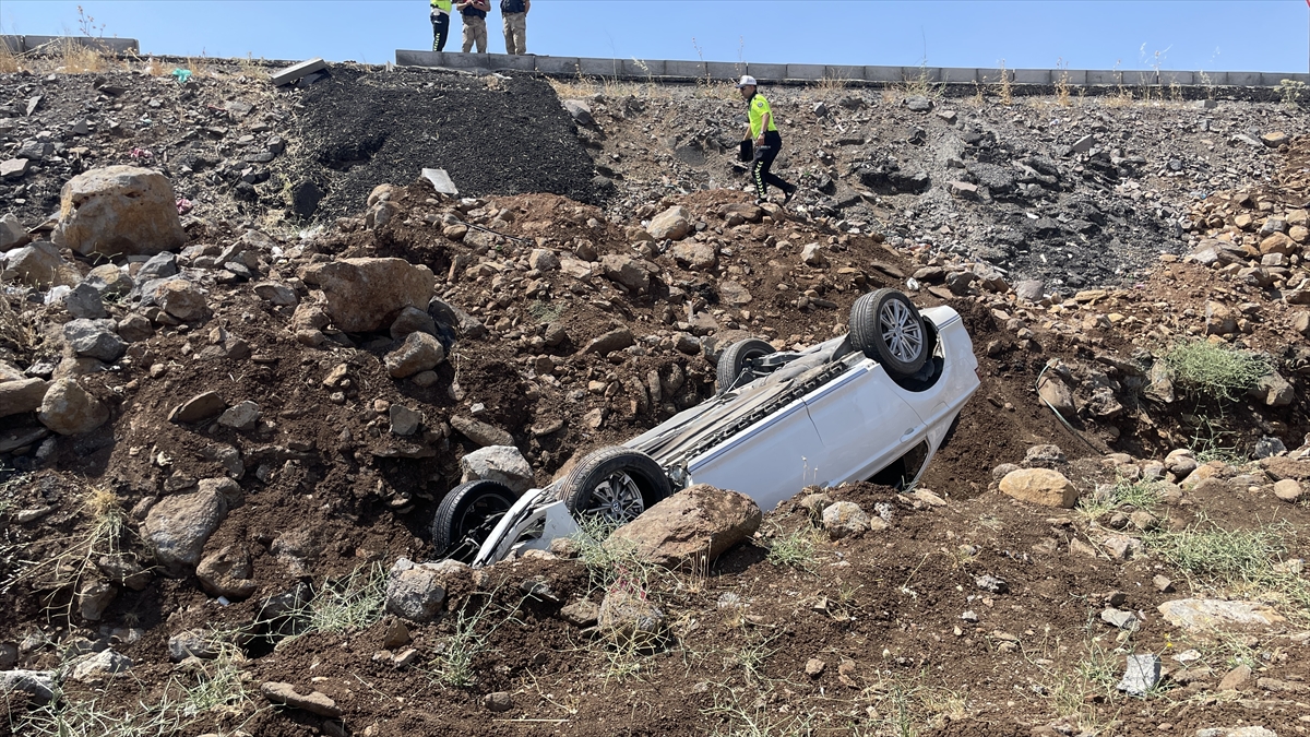 Şanlıurfa'da otomobil devrildi: 4 yaralı