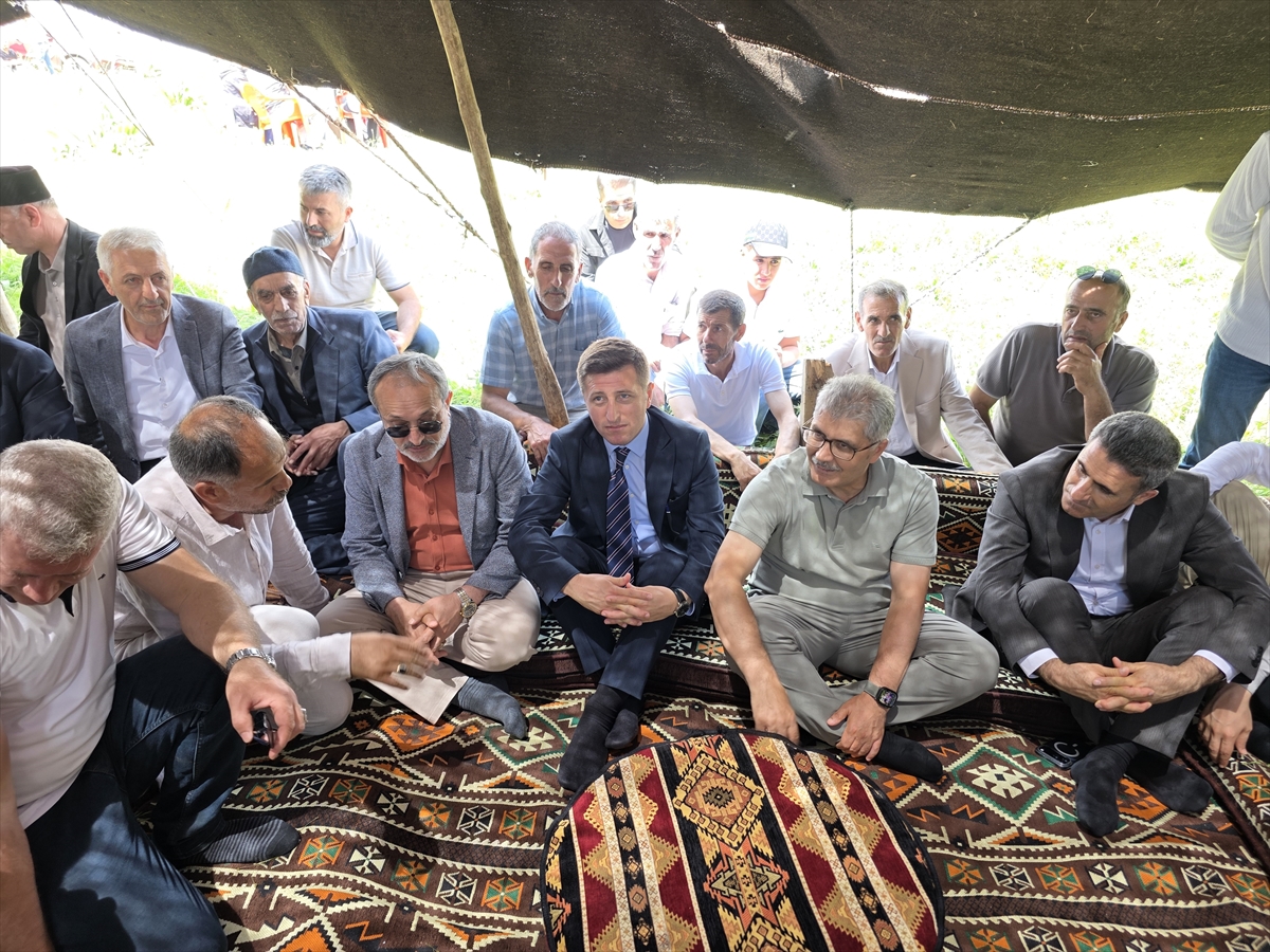 Vali Çelik: Çotla Festivali'nde ata bindim, ot biçtim