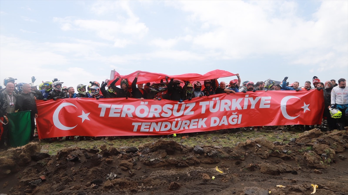 Ağrı'da enduro ve ATV sporcuları Tendürek ve Ağrı Dağı eteklerinde yarıştı