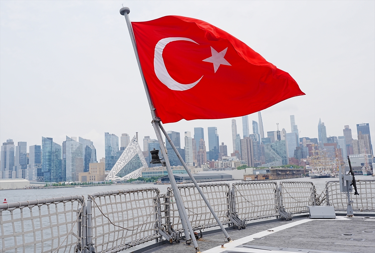 TCG Oruçreis: ABD'nin 250. yıl törenlerinde Türkiye'yi temsil etti