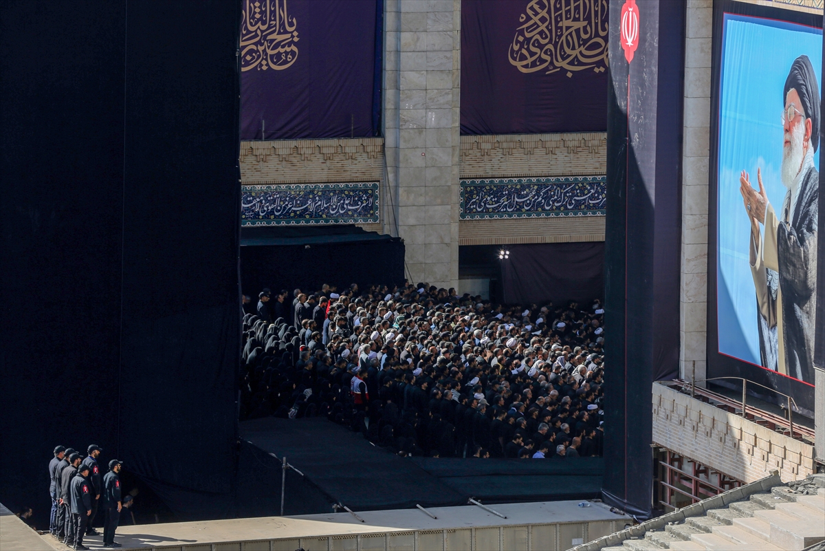 İran'ın eski lideri Hamaney için Tahran'da cenaze namazı kılındı