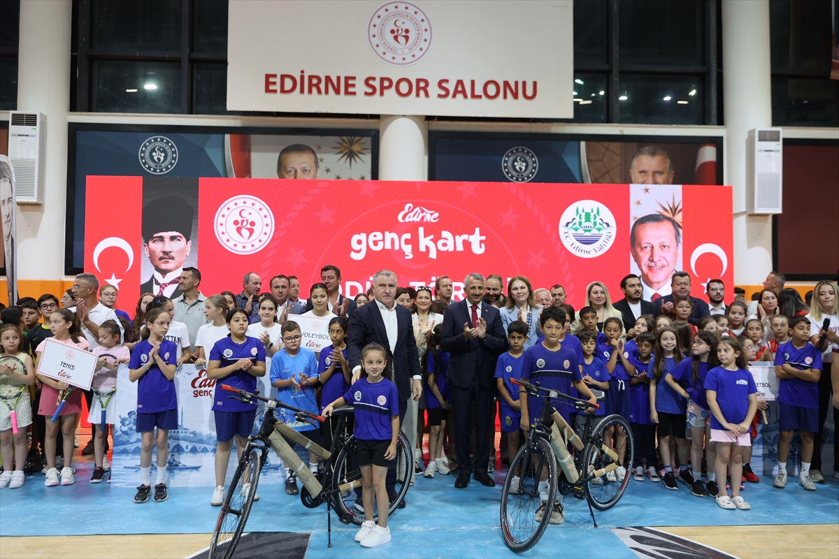 Gençlik ve Spor Bakanı Bak, Edirne Genç Kart ödül töreninde konuştu: