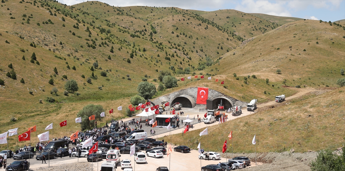 Bakan Uraloğlu, Sivas'ta Çamlıbel Tüneli Temel Atma Töreni'nde konuştu: