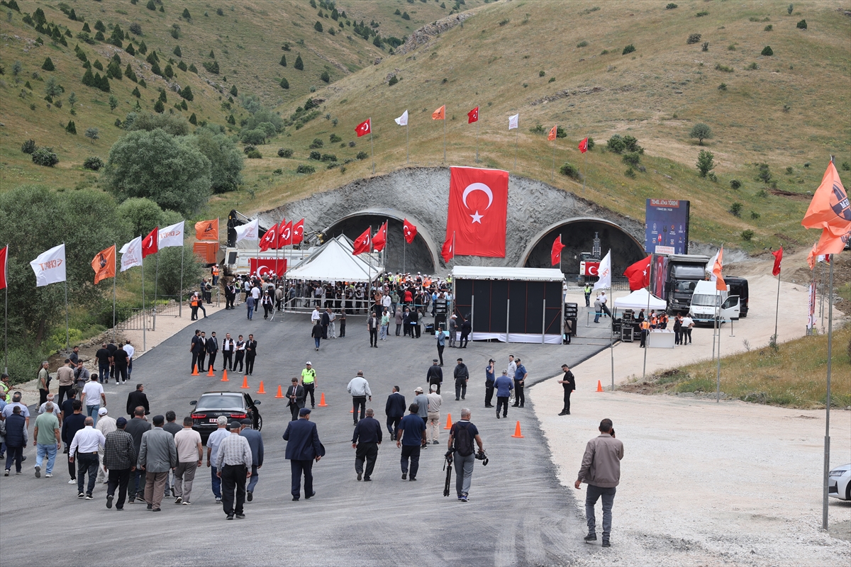 Bakan Uraloğlu, Sivas'ta Çamlıbel Tüneli Temel Atma Töreni'nde konuştu: