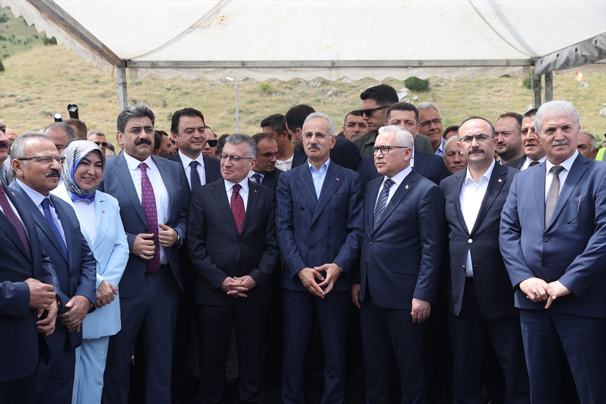 Bakan Uraloğlu, Sivas'ta Çamlıbel Tüneli Temel Atma Töreni'nde konuştu: