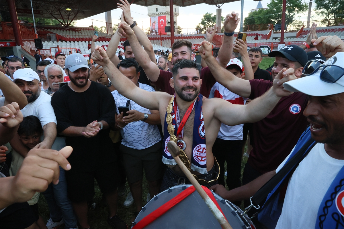 665. Tarihi Kırkpınar Yağlı Güreşleri'nde başpehlivanlığı Erkan Taş kazandı