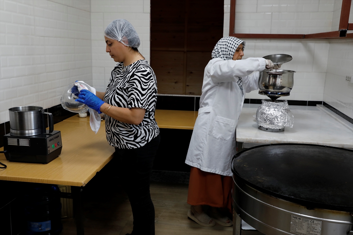 Kadın kooperatifi yöresel ürünleri katma değerli hale getiriyor
