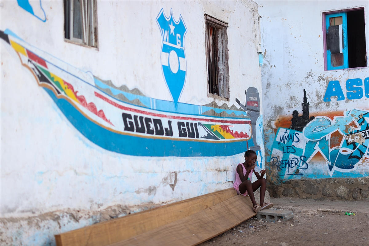 Dakar'daki tarihi balıkçı köyü, duvar resimleriyle yeniden hayat buluyor