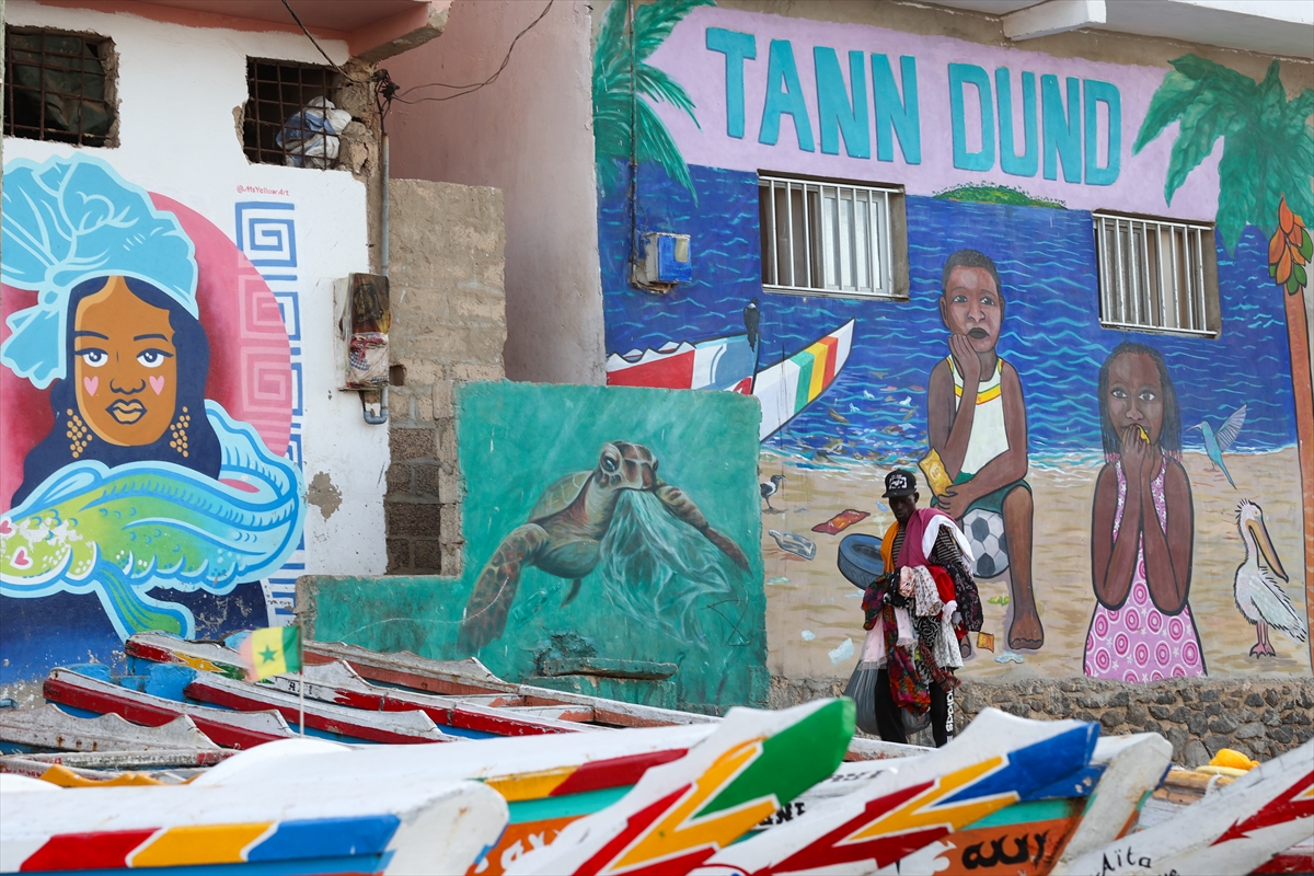Dakar'daki tarihi balıkçı köyü, duvar resimleriyle yeniden hayat buluyor