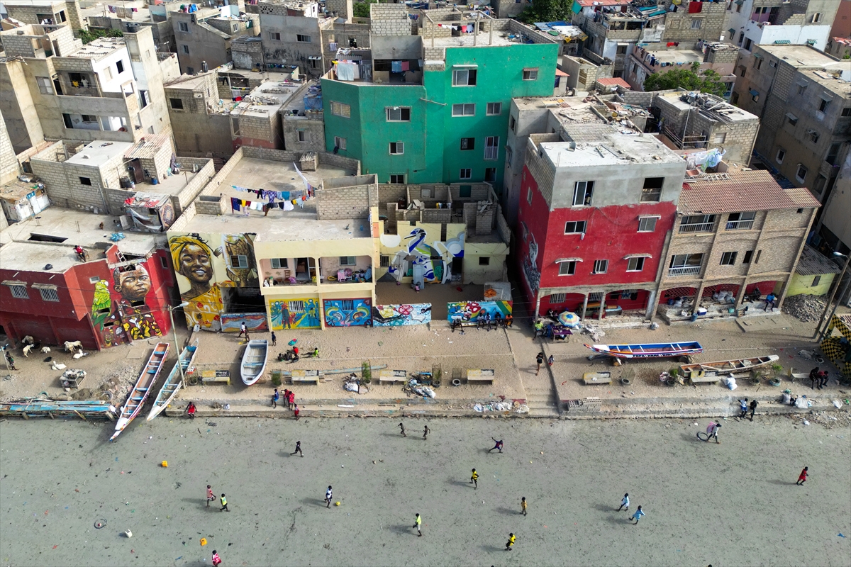 Dakar'daki tarihi balıkçı köyü, duvar resimleriyle yeniden hayat buluyor