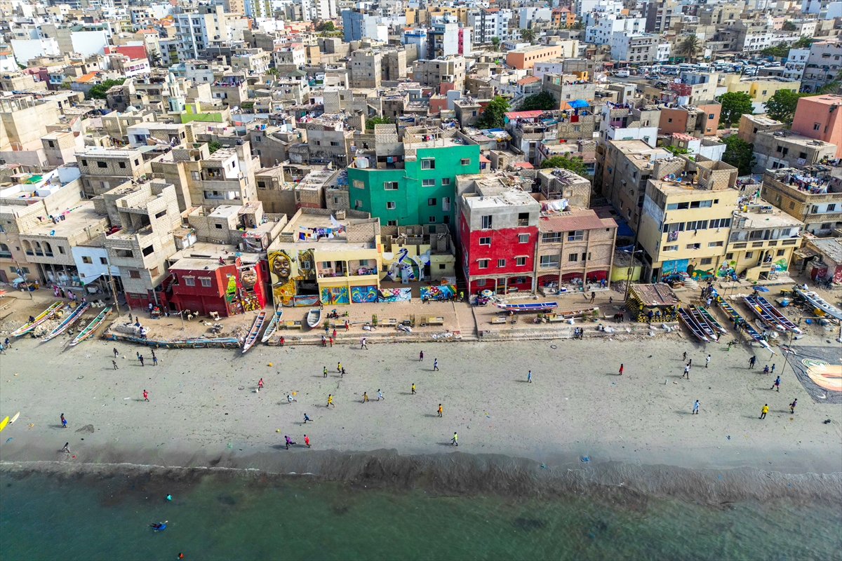 Dakar'daki tarihi balıkçı köyü, duvar resimleriyle yeniden hayat buluyor