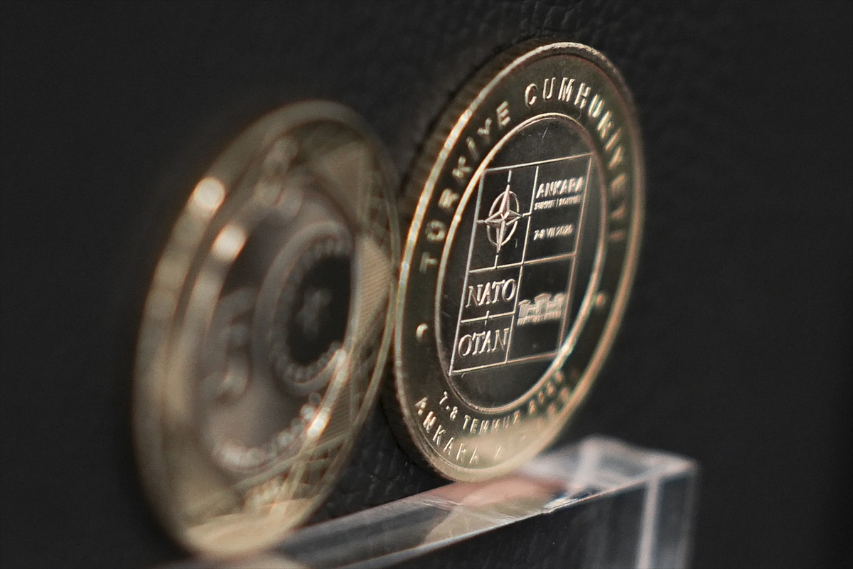NATO Zirvesi anısına özel 5 lira basıldı