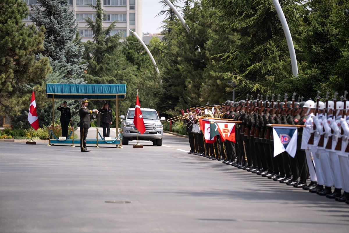 Bayraktaroğlu: Kanada mevkidaşıyla görüştü