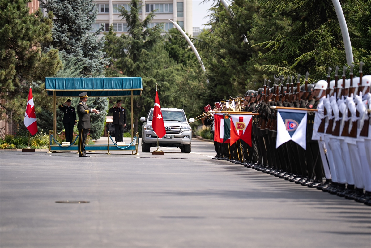 Bayraktaroğlu: Kanada mevkidaşıyla görüştü